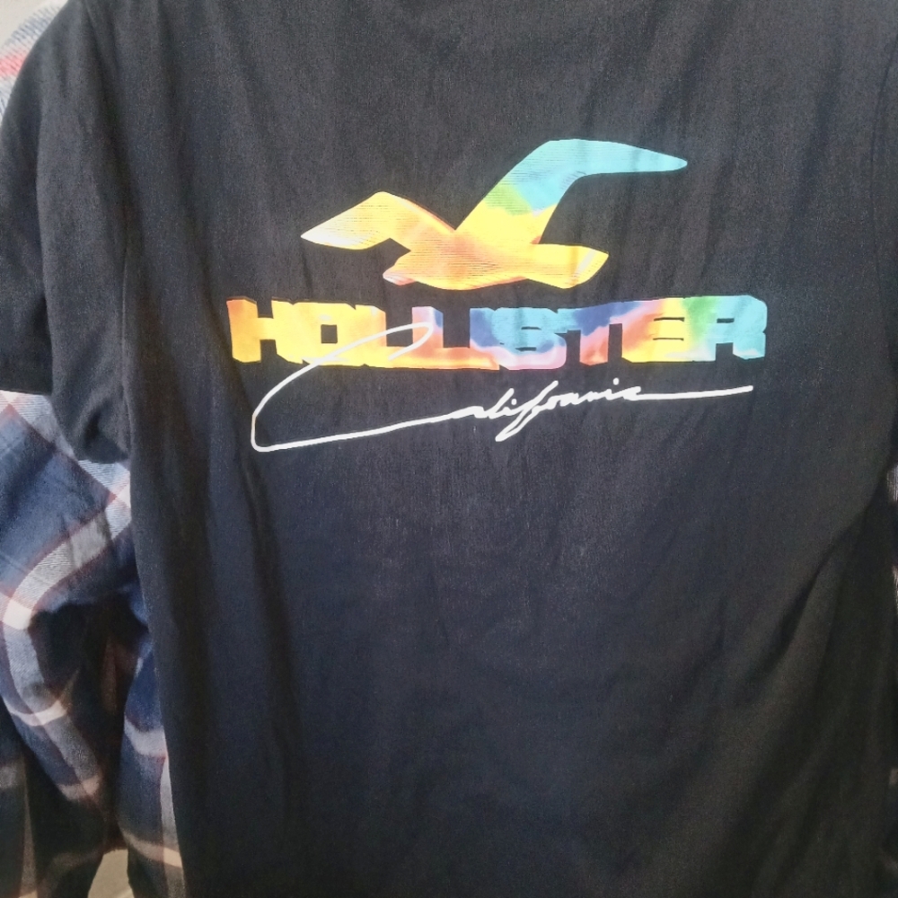 Hollister t shirt
